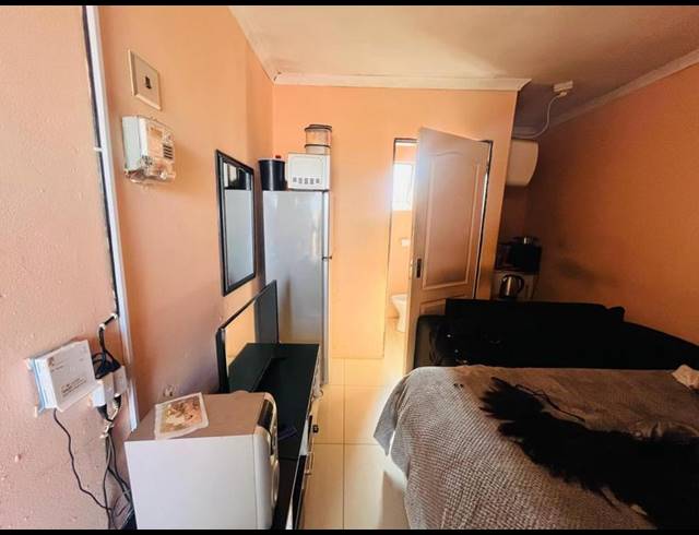 8 BEDROOM HOUSE FOR SALE IN CLAYVILLE